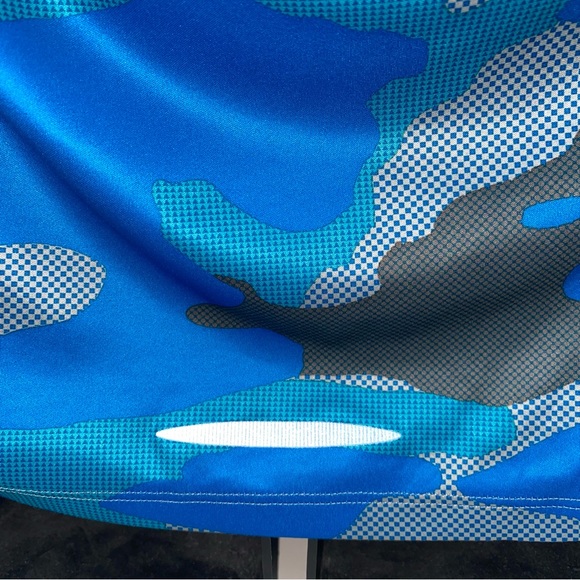 Under Armour Blue Camo Workout Top - Picture 12 of 12